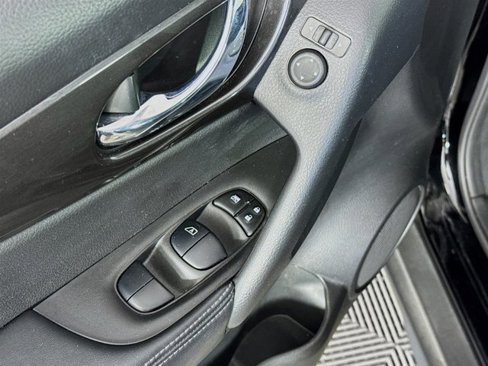 Certified 2020 Nissan Rogue SV image 19