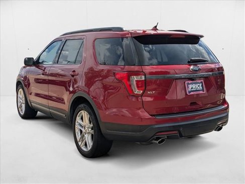 Used 2018 Ford Explorer XLT w/ Equipment Group 202A image 7