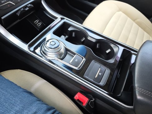 Used 2019 Ford Edge SEL image 28