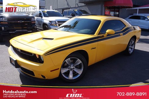Used 2017 Dodge Challenger SXT image 1