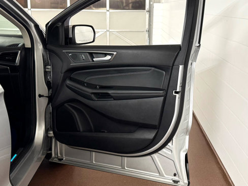 Used 2019 Ford Edge Titanium image 38