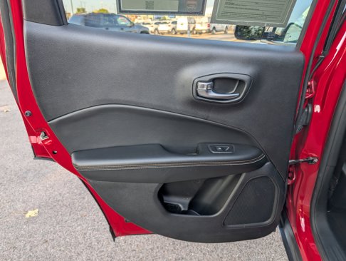 Used 2018 Jeep Compass Latitude w/ Popular Equipment Group image 29