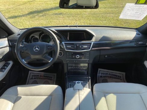 Used 2011 Mercedes-Benz E 350 4MATIC Sedan image 17