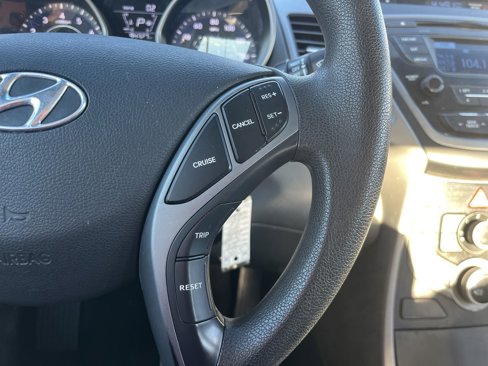 Used 2016 Hyundai Elantra SE image 16