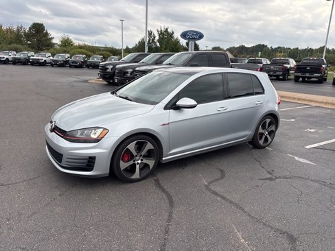Used 2017 Volkswagen GTI SE image 2