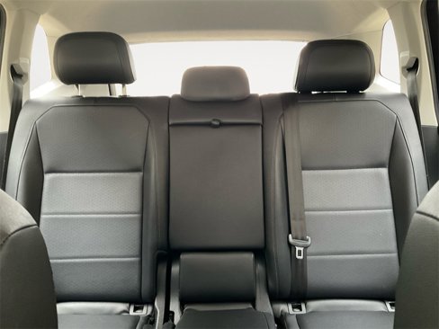 Used 2018 Volkswagen Tiguan SE image 12