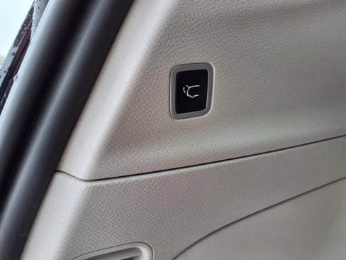 Used 2020 Chrysler Pacifica Touring-L image 30