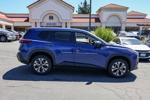 Used 2023 Nissan Rogue SV image 3