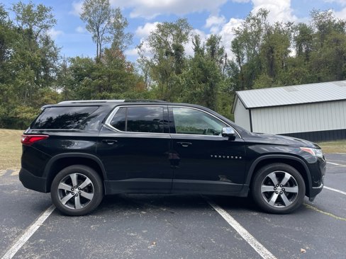 Used 2018 Chevrolet Traverse LT image 2