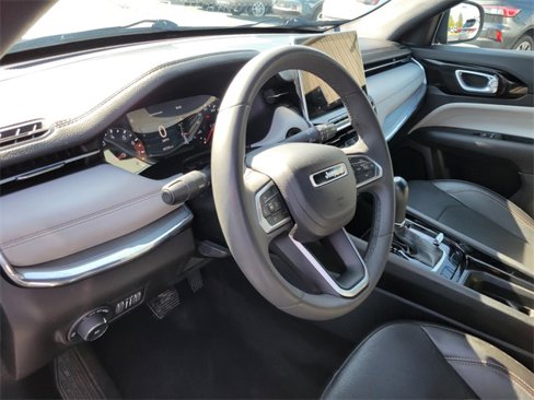 Used 2023 Jeep Compass Limited image 22