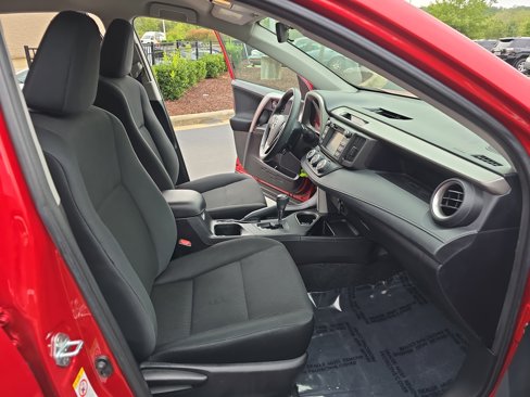 Used 2017 Toyota RAV4 LE image 10