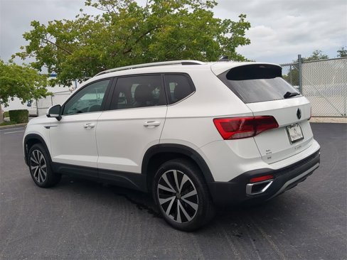 Used 2024 Volkswagen Taos SE w/ Panoramic Sunroof Package image 6
