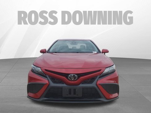 Used 2023 Toyota Camry SE image 2