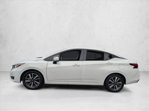 Used 2024 Nissan Versa SV image 9