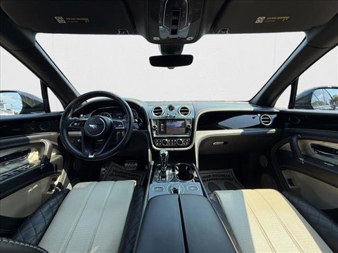 Used 2018 Bentley Bentayga image 14