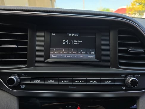 Used 2019 Hyundai Elantra SE image 19