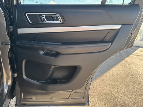 Used 2017 Ford Explorer XLT w/ Equipment Group 202A image 18