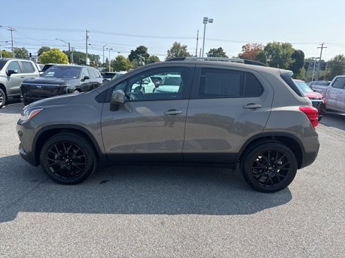 Used 2022 Chevrolet Trax LT w/ Sport Edition image 3