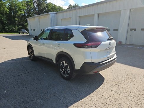 Used 2023 Nissan Rogue SV image 3