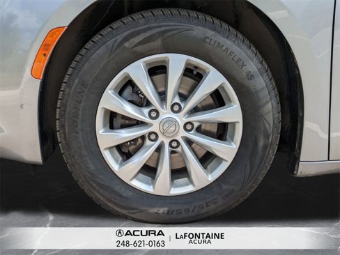 Used 2019 Chrysler Pacifica Touring-L image 31