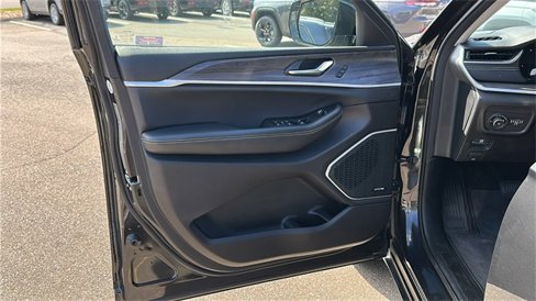 Used 2021 Jeep Grand Cherokee L Limited image 9