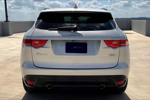 Used 2018 Jaguar F-PACE Premium image 5