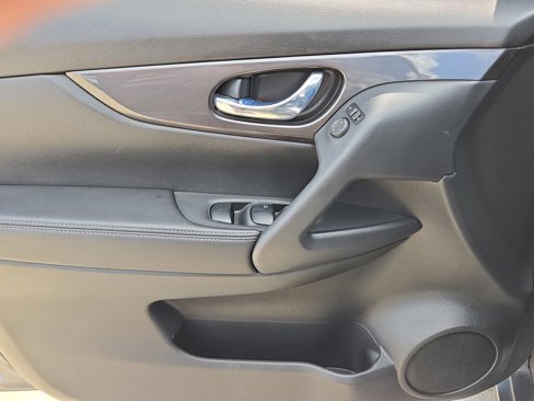 Certified 2020 Nissan Rogue SV image 22