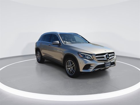 Used 2019 Mercedes-Benz GLC 300 4MATIC image 2