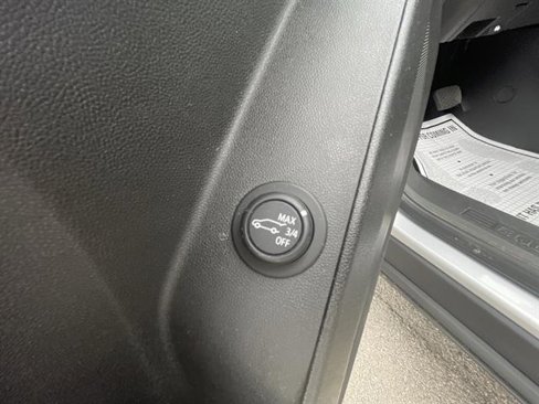 Certified 2020 Chevrolet Equinox LT w/ Driver Convenience Package image 25