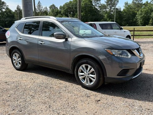 Used 2015 Nissan Rogue SV image 3