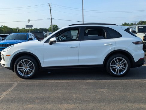 Used 2023 Porsche Cayenne image 2