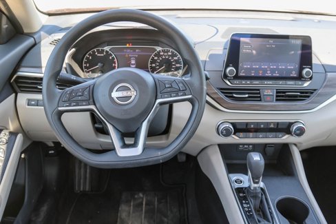 Used 2025 Nissan Altima 2.5 SV image 17