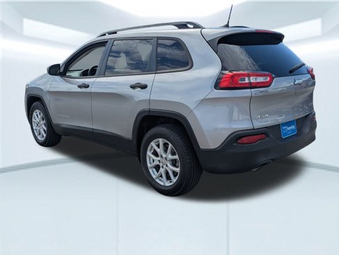 Used 2016 Jeep Cherokee Sport image 4
