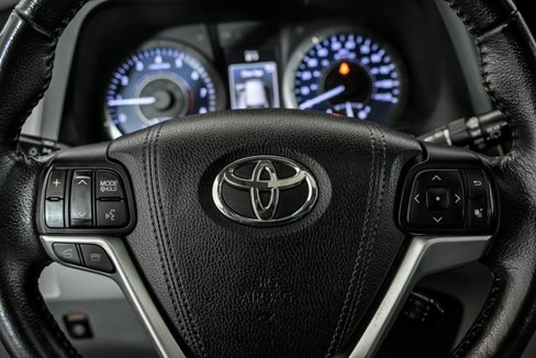 Used 2015 Toyota Sienna XLE image 19