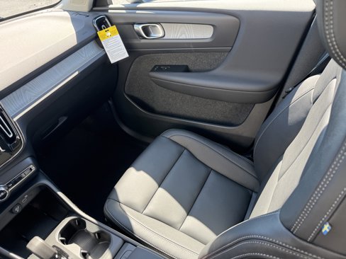 New 2026 Volvo XC40 B4 Core w/ Protection Package image 15