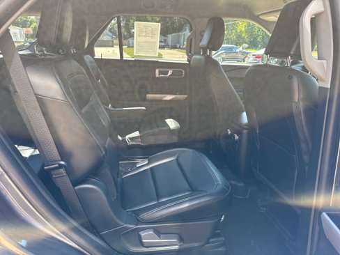 Used 2022 Ford Explorer XLT w/ Equipment Group 202A image 27
