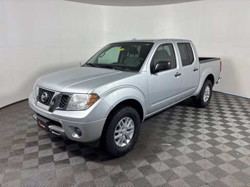 Used 2016 Nissan Frontier SV image 3