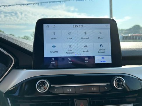 Used 2020 Ford Escape SE image 12