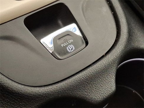 Used 2017 Jeep Cherokee Latitude w/ Cold Weather Group image 24