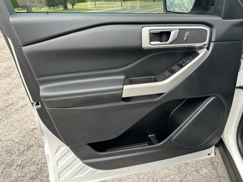 Used 2022 Ford Explorer XLT w/ Equipment Group 202A image 22