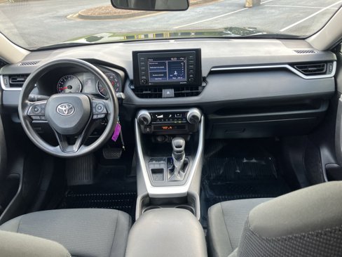 Used 2021 Toyota RAV4 LE image 31