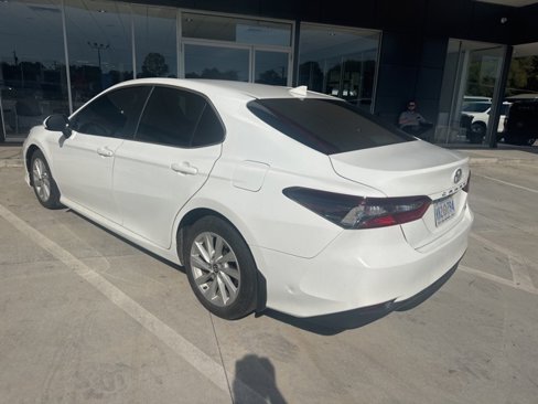 Used 2022 Toyota Camry LE image 3