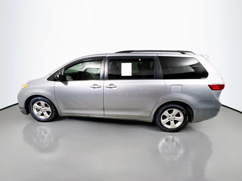 Used 2015 Toyota Sienna LE image 9