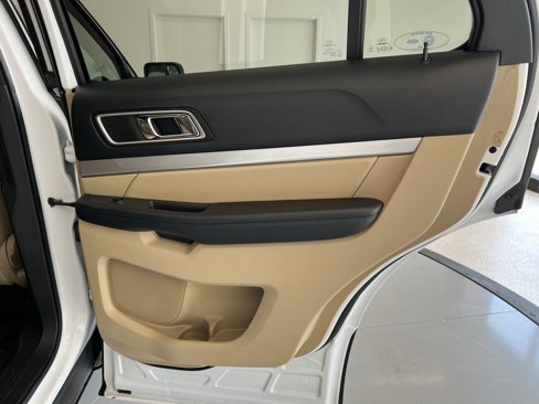 Used 2017 Ford Explorer XLT image 35