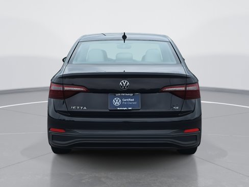 Certified 2022 Volkswagen Jetta SE image 4