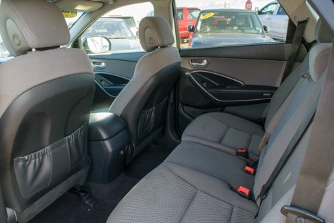 Used 2017 Hyundai Santa Fe SE image 16