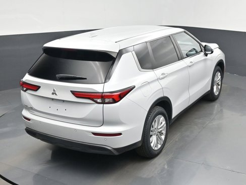 Used 2022 Mitsubishi Outlander ES image 28