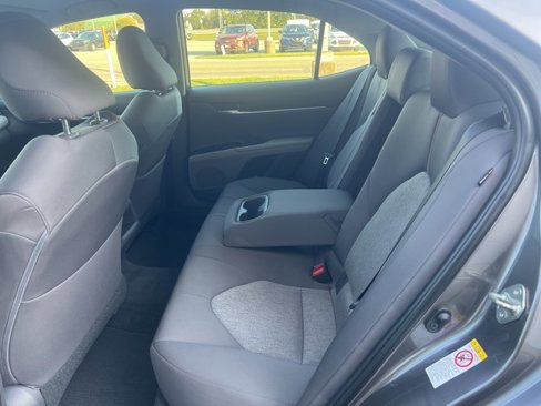 Used 2018 Toyota Camry LE image 26