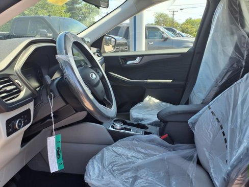 New 2025 Ford Escape SE image 13