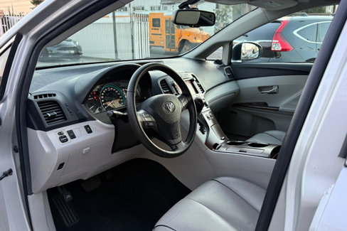 Used 2012 Toyota Venza LE image 9